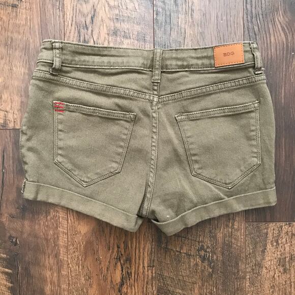 BDG Alexa Shorts Size 27 Olive Green Denim Jean Shorts - Picture 2 of 6